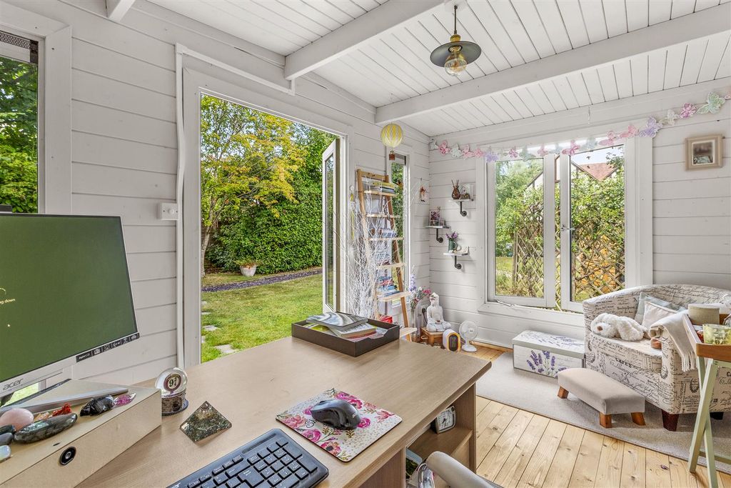 Property photo 3 of 18 31 Beech Tree Road, Hp15 6Ur-12.Jpg