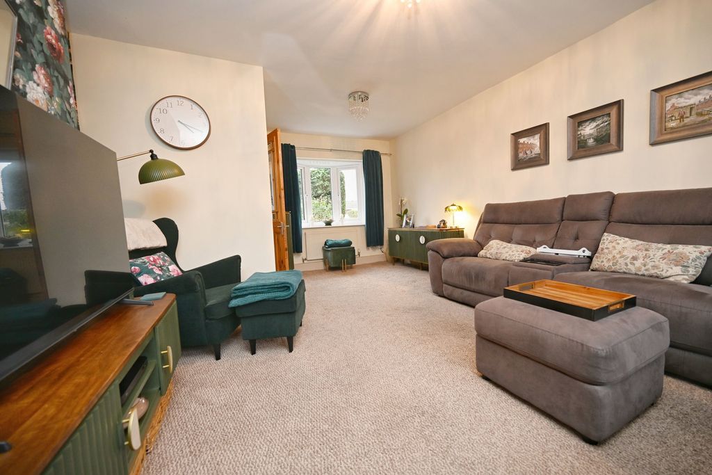 Property photo 3 of 21