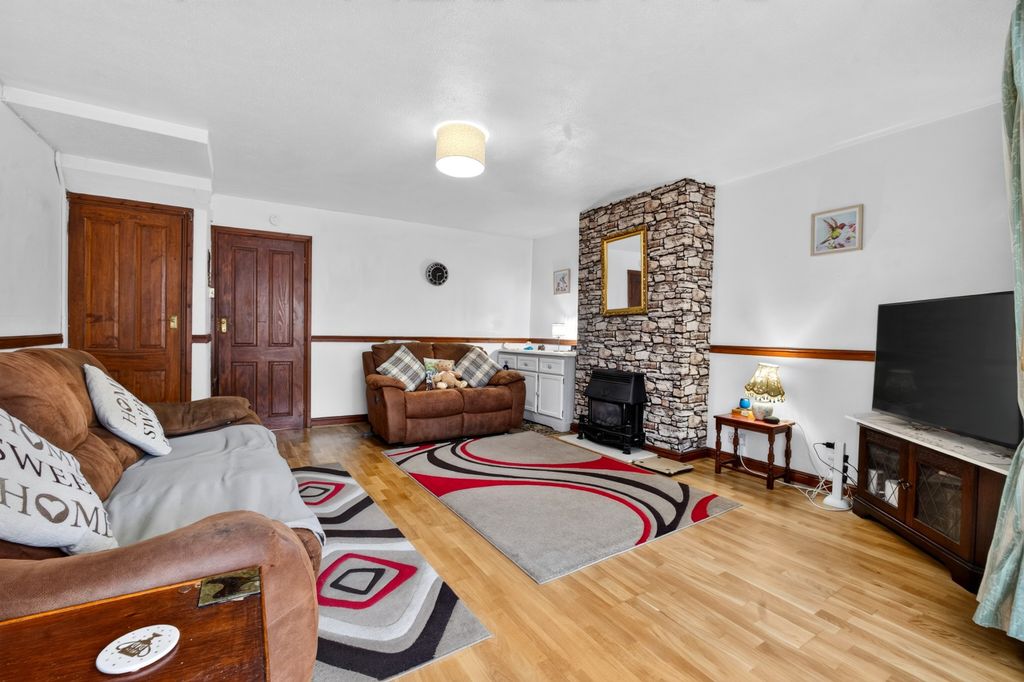 Property photo 3 of 13 Living Room (2)