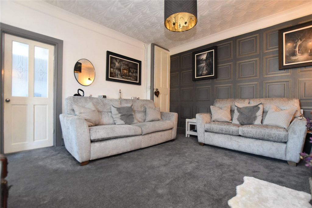 Property photo 3 of 17 Picture No. 16