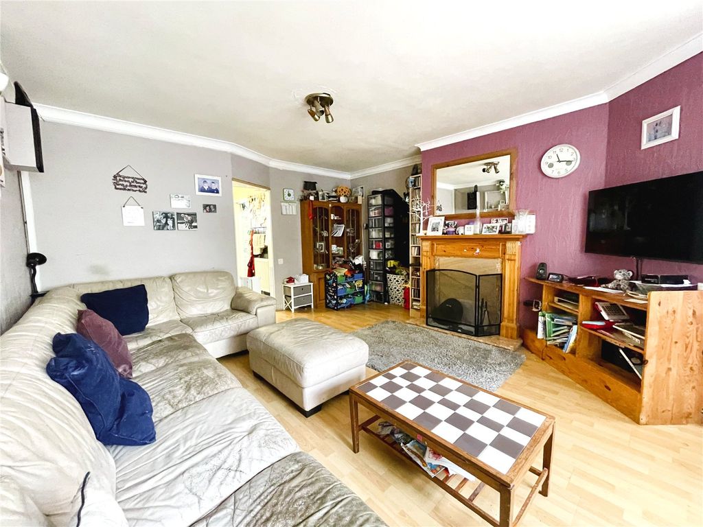Property photo 2 of 15 Picture No. 11