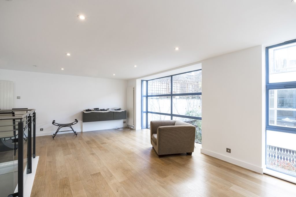 Property photo 2 of 12 1