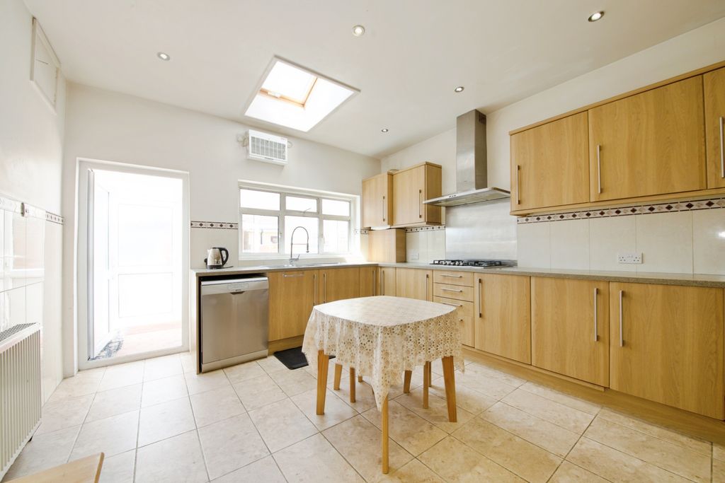 Property photo 2 of 20