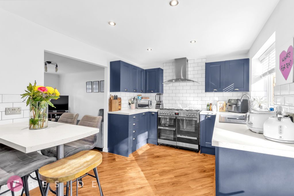 Property photo 2 of 16 Dining Kitchen
