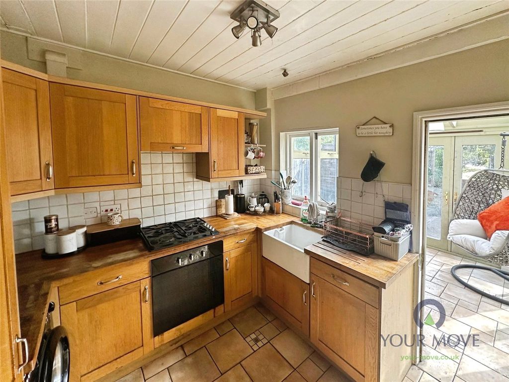 Property photo 3 of 14 Kitchen