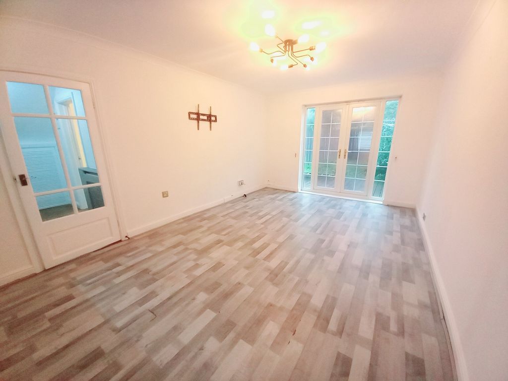 Property photo 2 of 21 Lounge