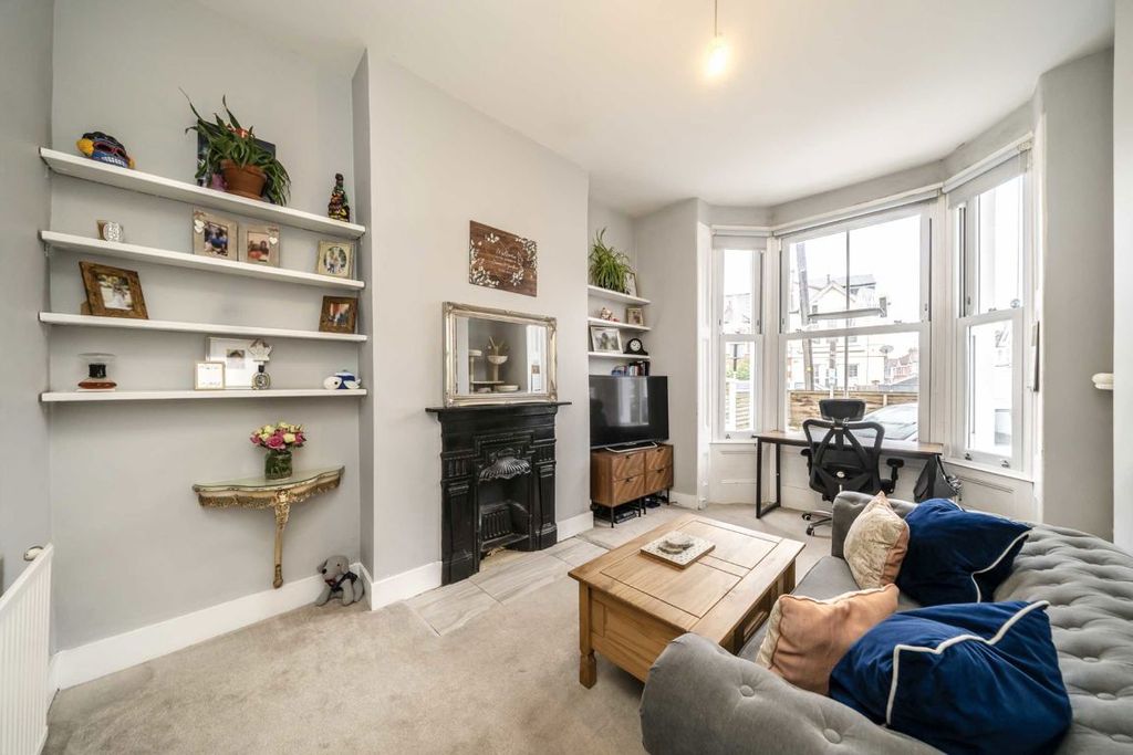 Property photo 2 of 6