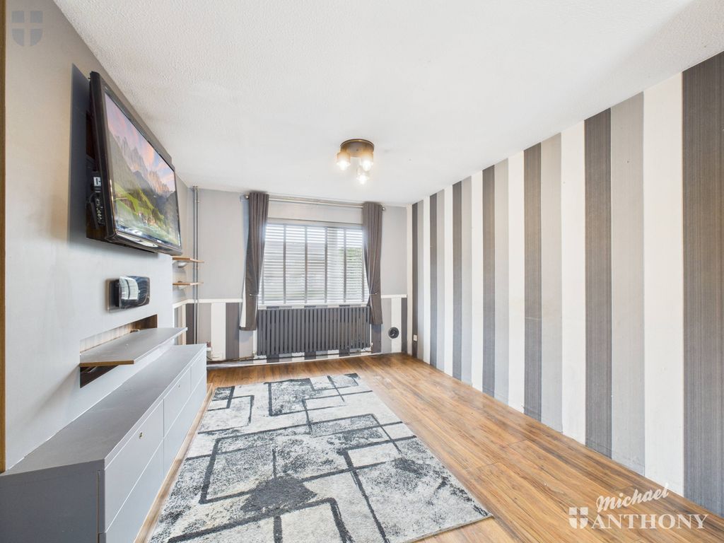 Property photo 2 of 18 Cam03218G0-Pr0779-Still005