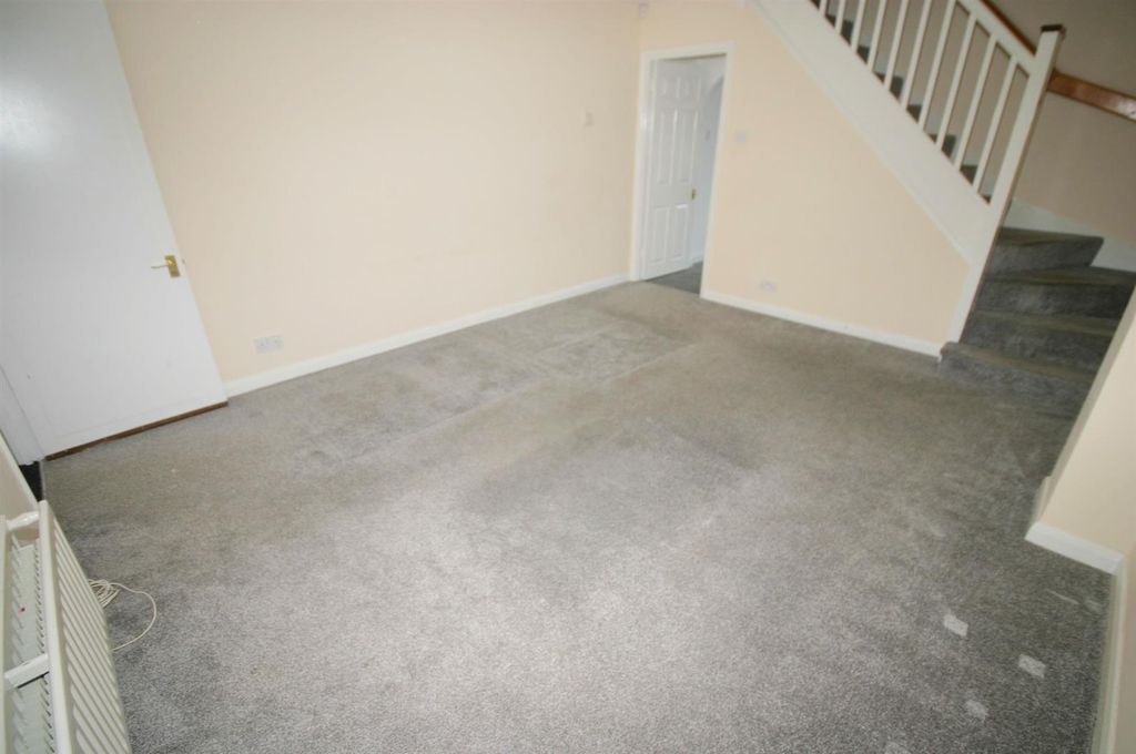 Property photo 3 of 16 Lounge