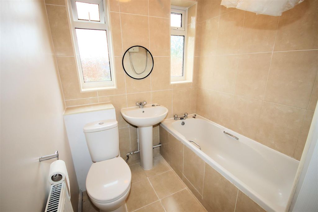 Property photo 3 of 14 Family Bathroom