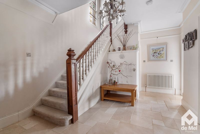 Property photo 3 of 28 Photo 17