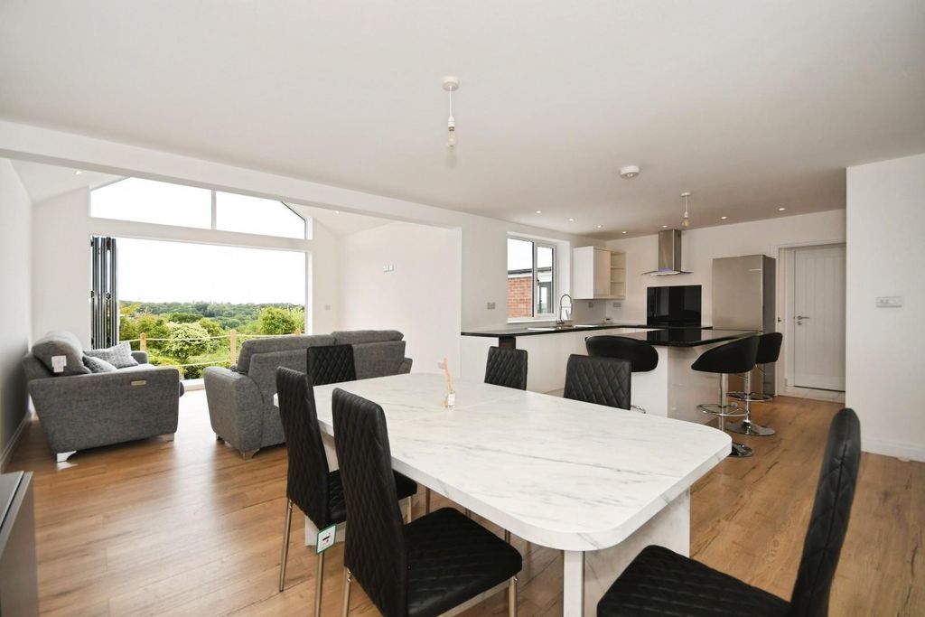Property photo 3 of 38 3 Kitchen 06.Jpg