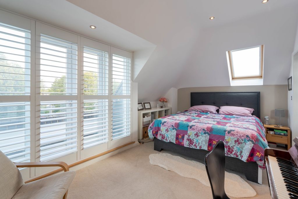 Property photo 1 of 18 Master Bedroom