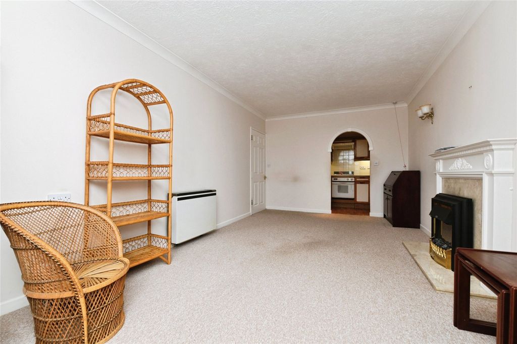 Property photo 2 of 11 Lounge