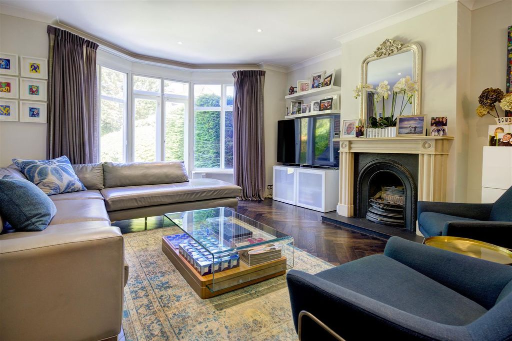 Property photo 2 of 10 D0388 93 Meadway Rec1.Jpg