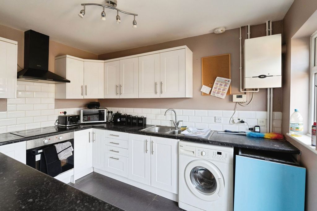 Property photo 2 of 9