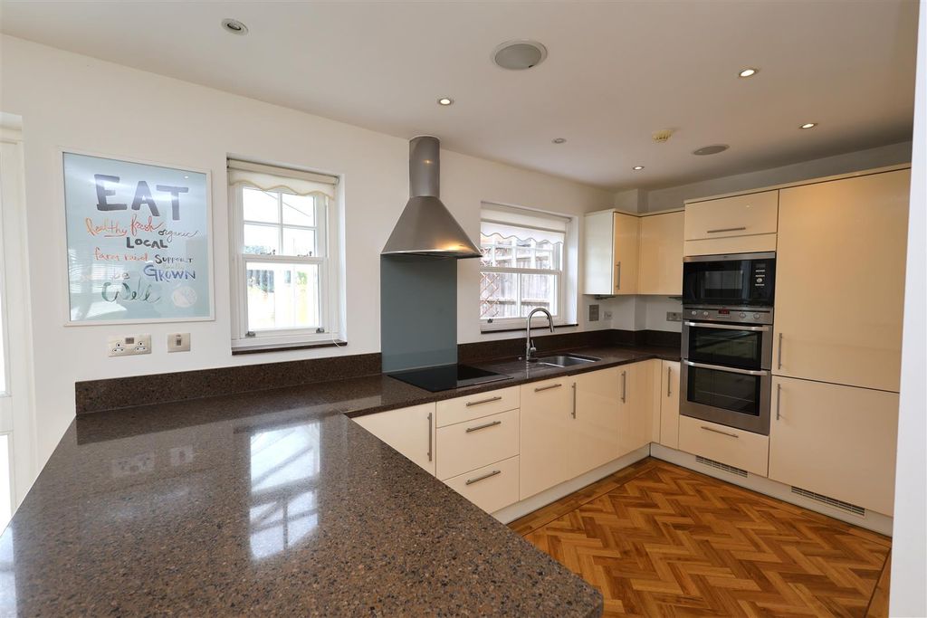 Property photo 2 of 25 Kitchen