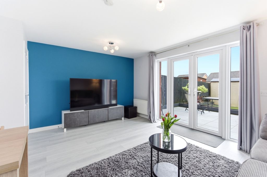 Property photo 2 of 33 5084377