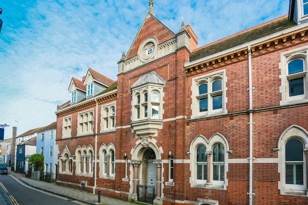 Property photo 1 of 29