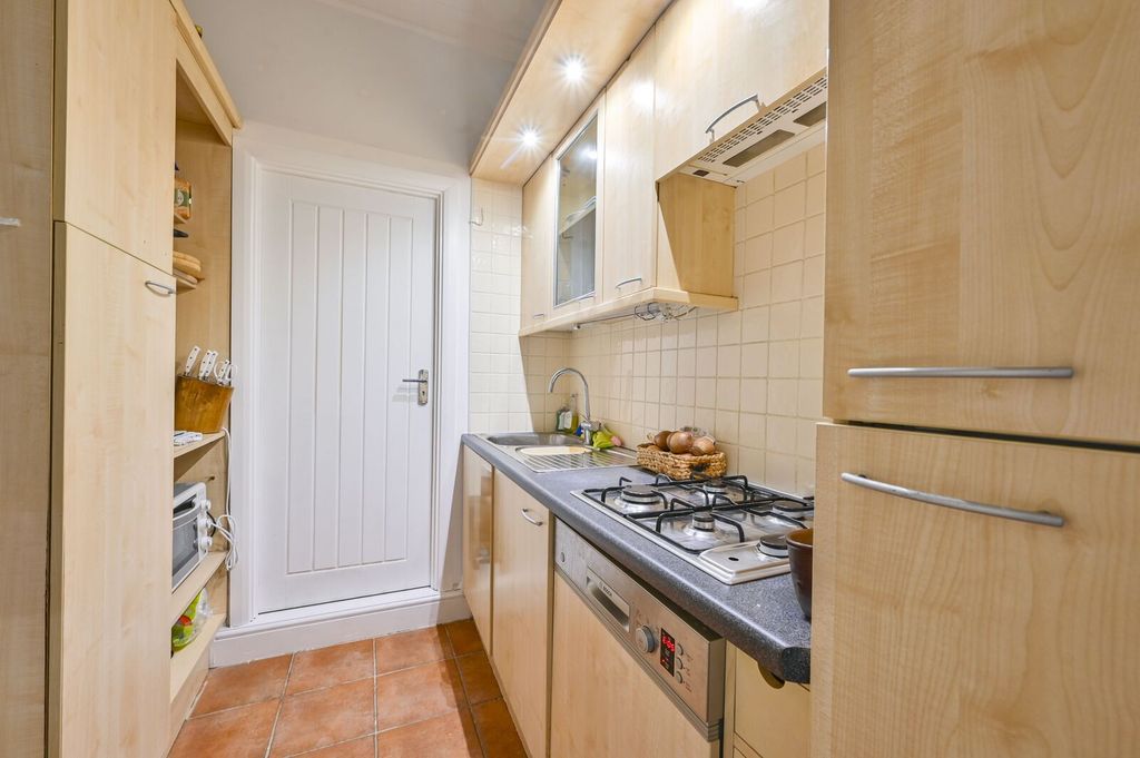 Property photo 3 of 18