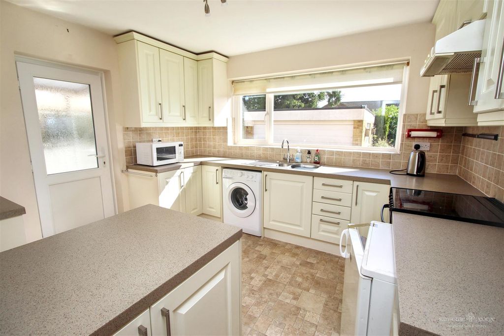 Property photo 3 of 16 Kitchen