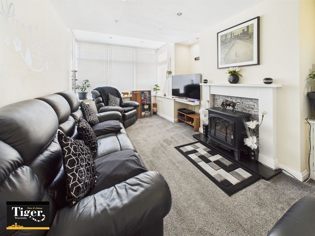 Property photo 3 of 18 Cam02176G0-Pr0582-Still008