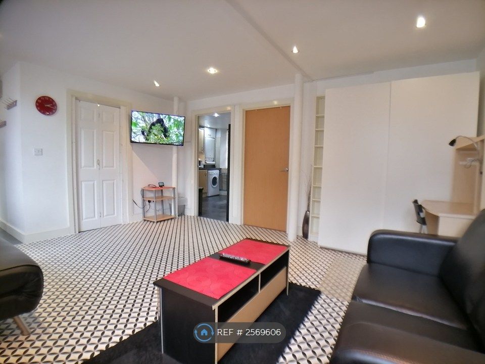 Property photo 1 of 6 Lounge