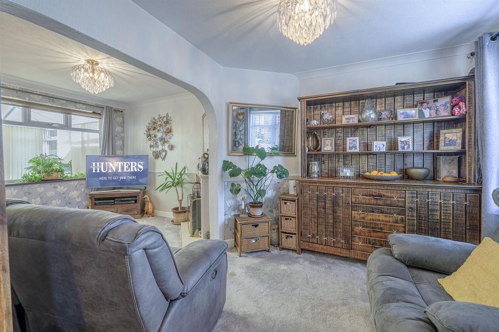 Property photo 2 of 25