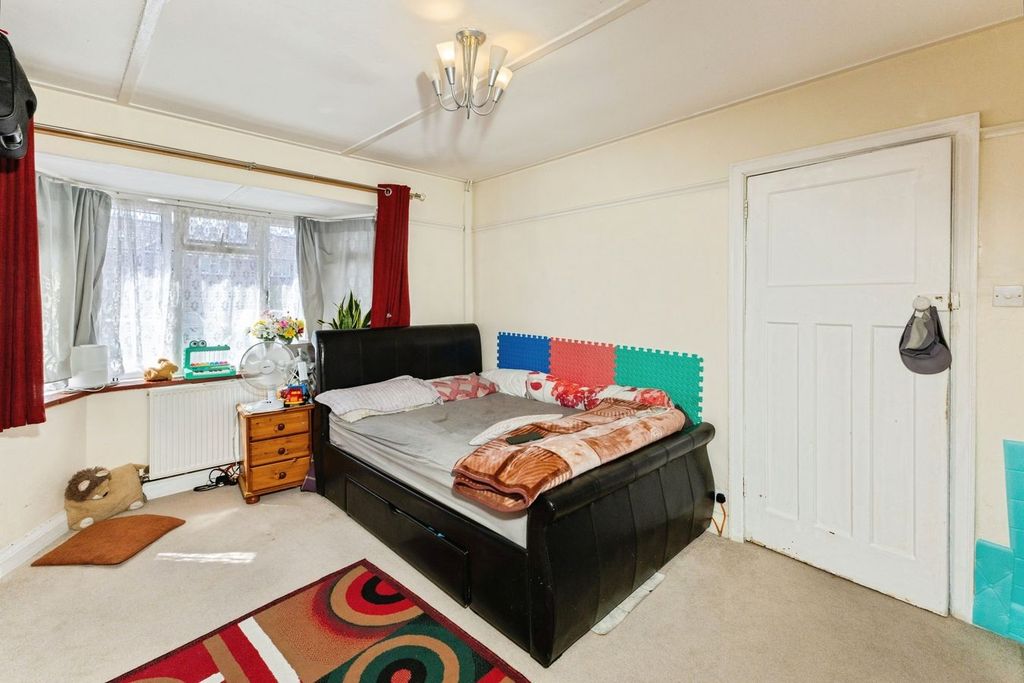 Property photo 2 of 19