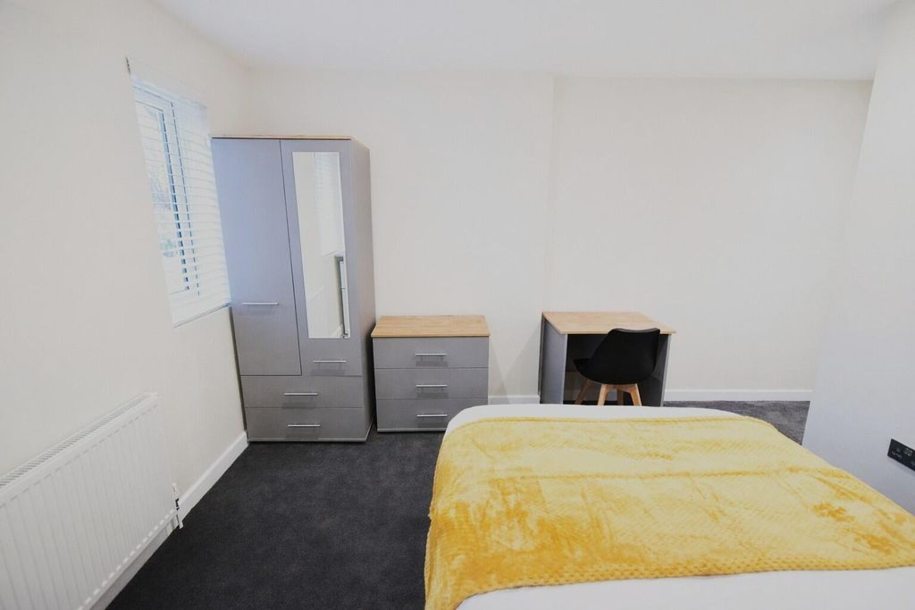 Property photo 2 of 7 Bedroom