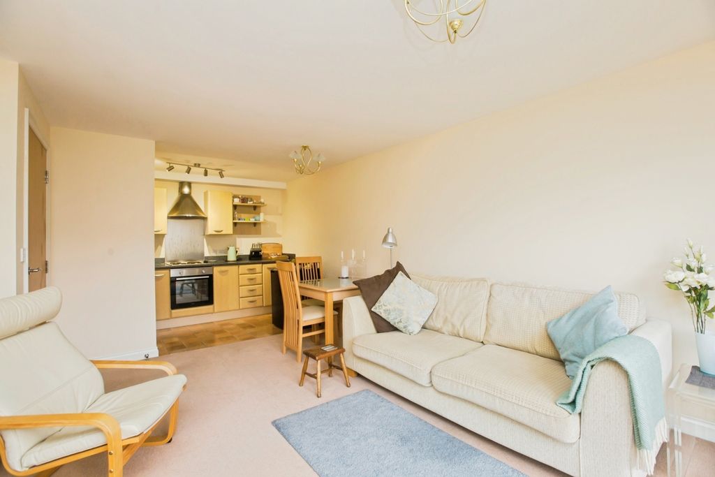 Property photo 3 of 20 Pbox-Img.Jpg