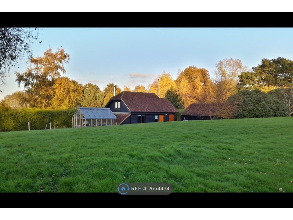 Property photo 1 of 8 Pretty Weatherboarded Cottage