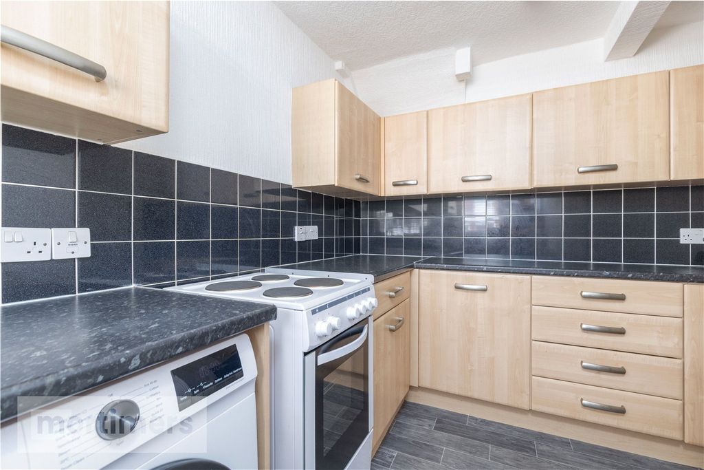 Property photo 3 of 13 Kitchen