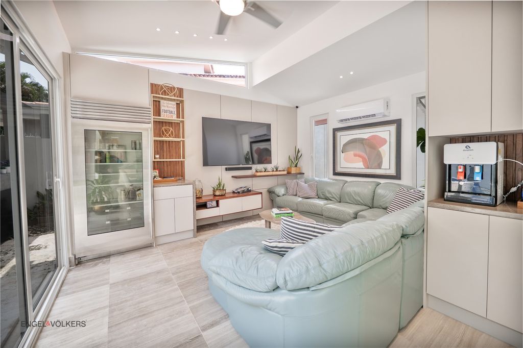 Property photo 3 of 33