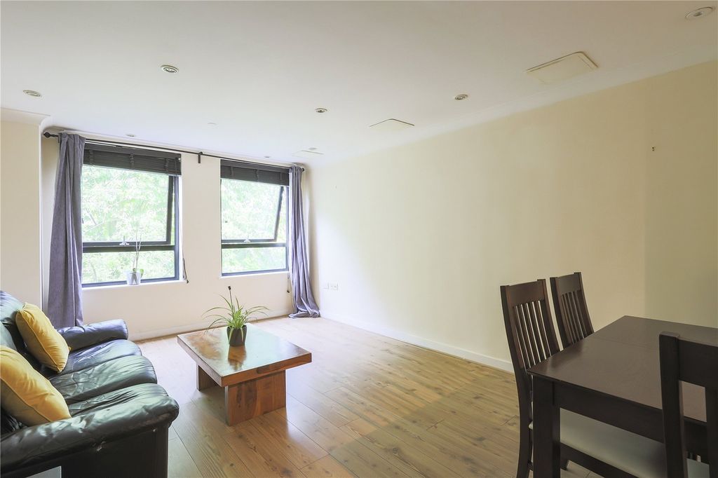 Property photo 3 of 8 Picture No. 22