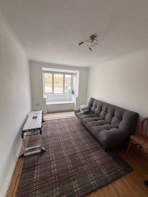 Property photo 2 of 4 Living Room 5 Lenthay