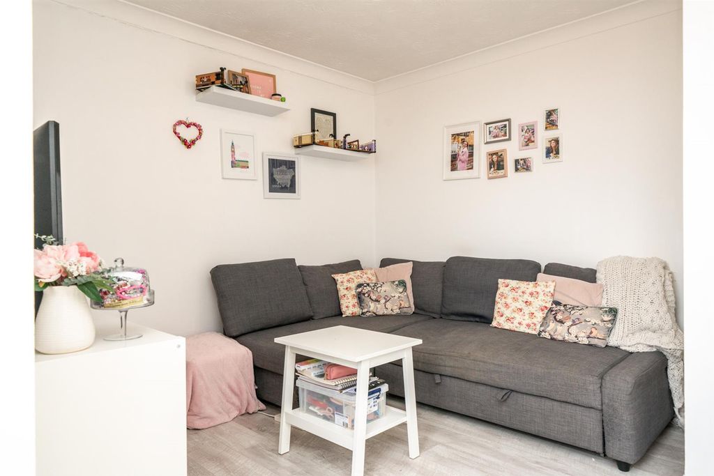 Property photo 2 of 16 Flat-5,-106-London-Road-1009.Jpg