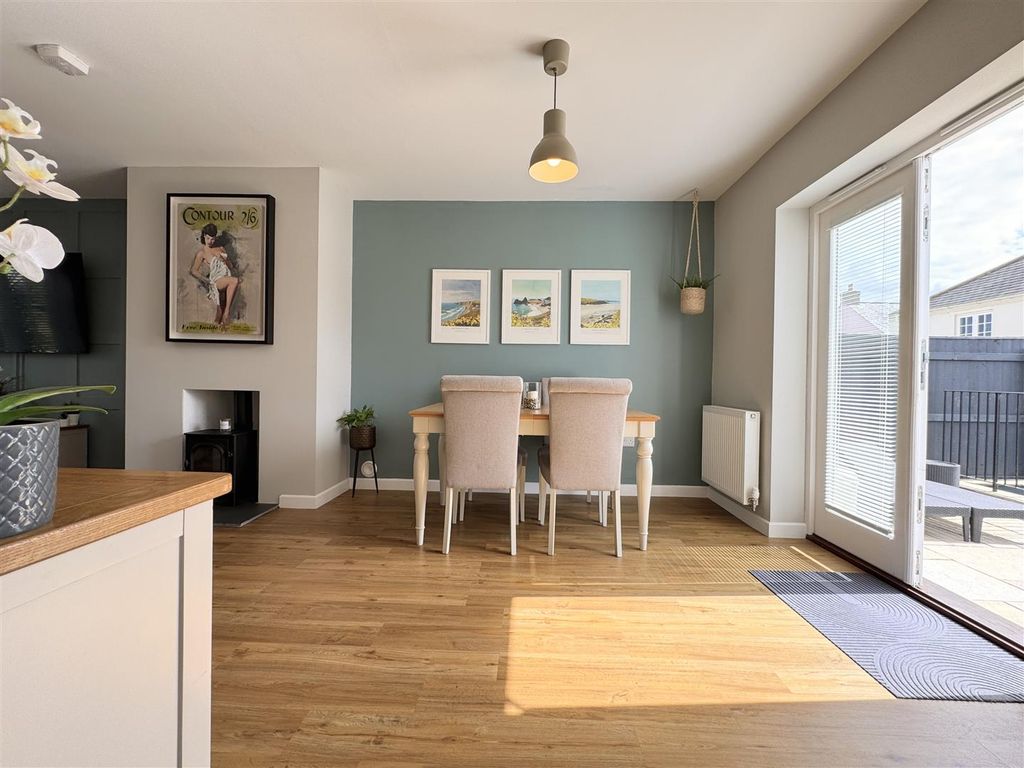Property photo 3 of 29 Dining Area