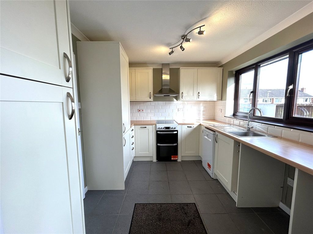 Property photo 2 of 12 Picture No. 11