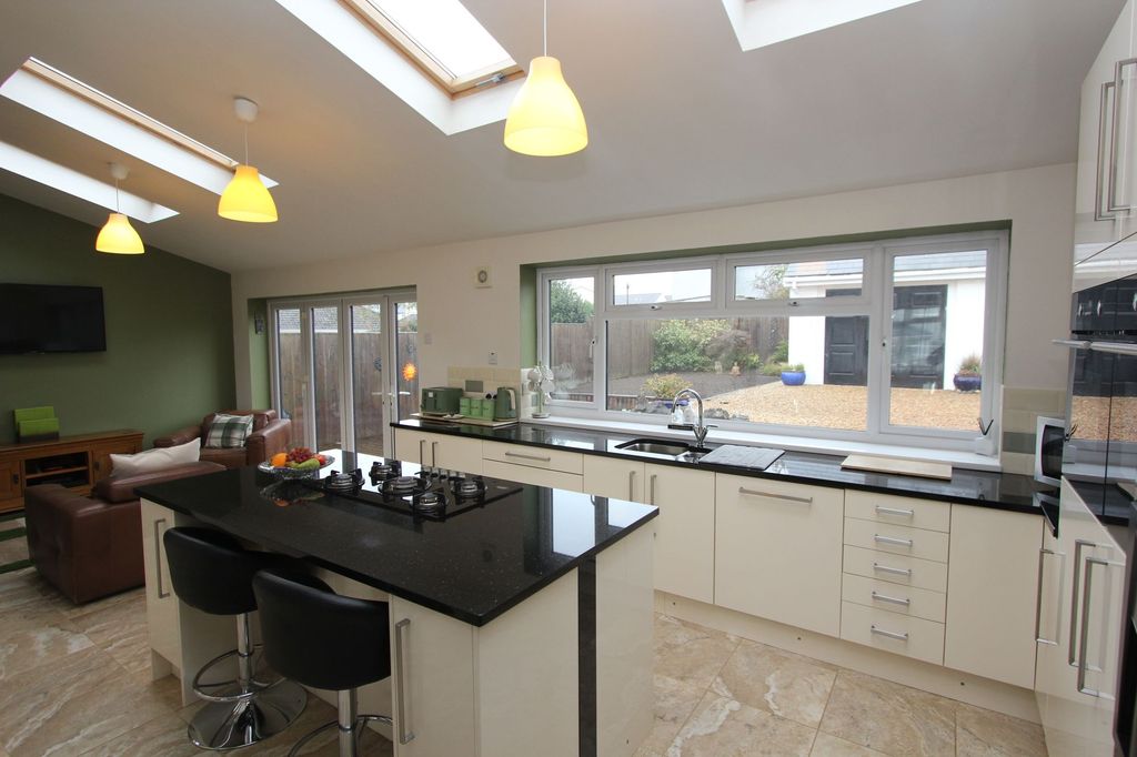 Property photo 3 of 28