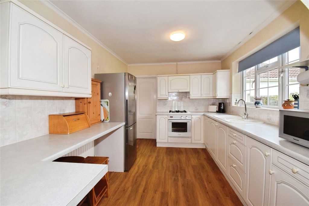 Property photo 3 of 22 Kitchen