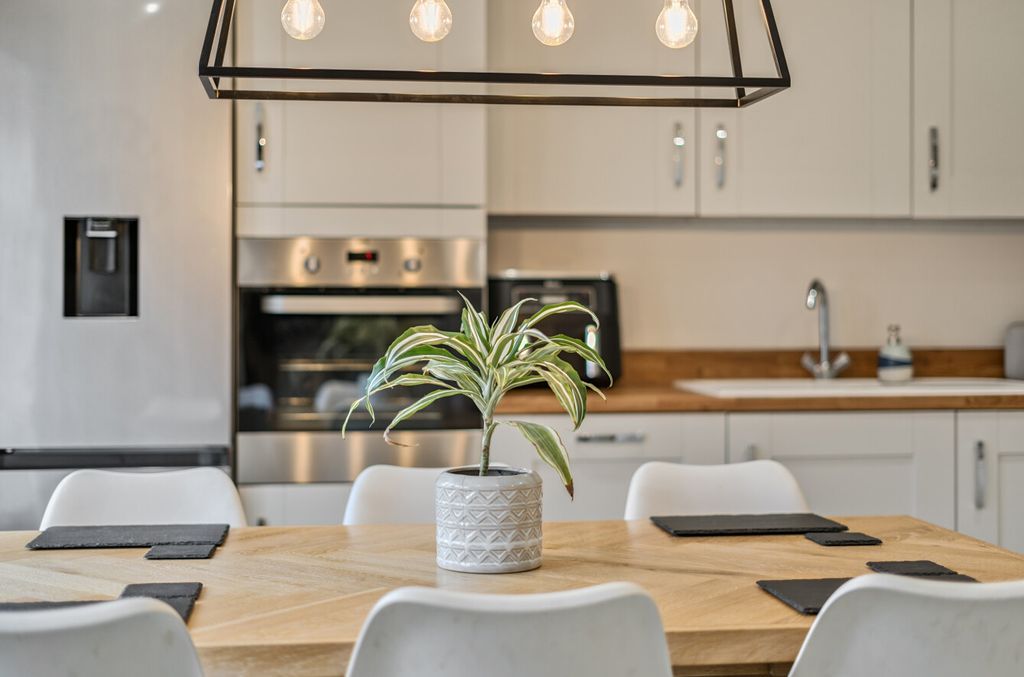 Property photo 1 of 17 Kitchen/Dining Room