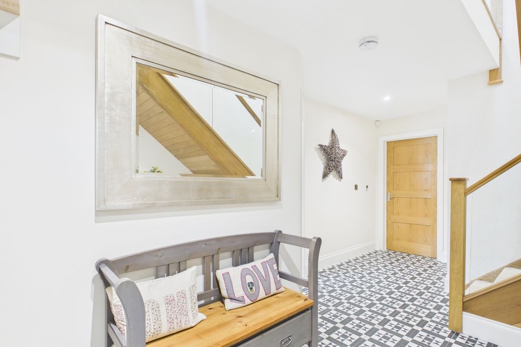 Property photo 3 of 46 High Spec Design led And Full Of Personality
