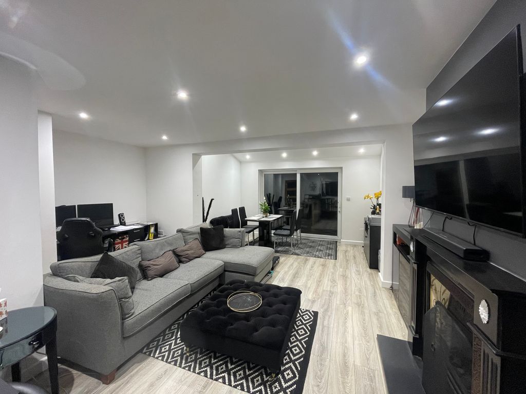 Property photo 2 of 19 Living Room