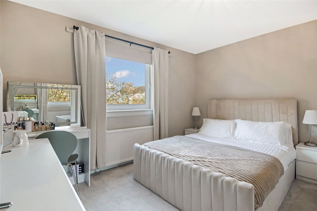 Property photo 3 of 20 Bedroom