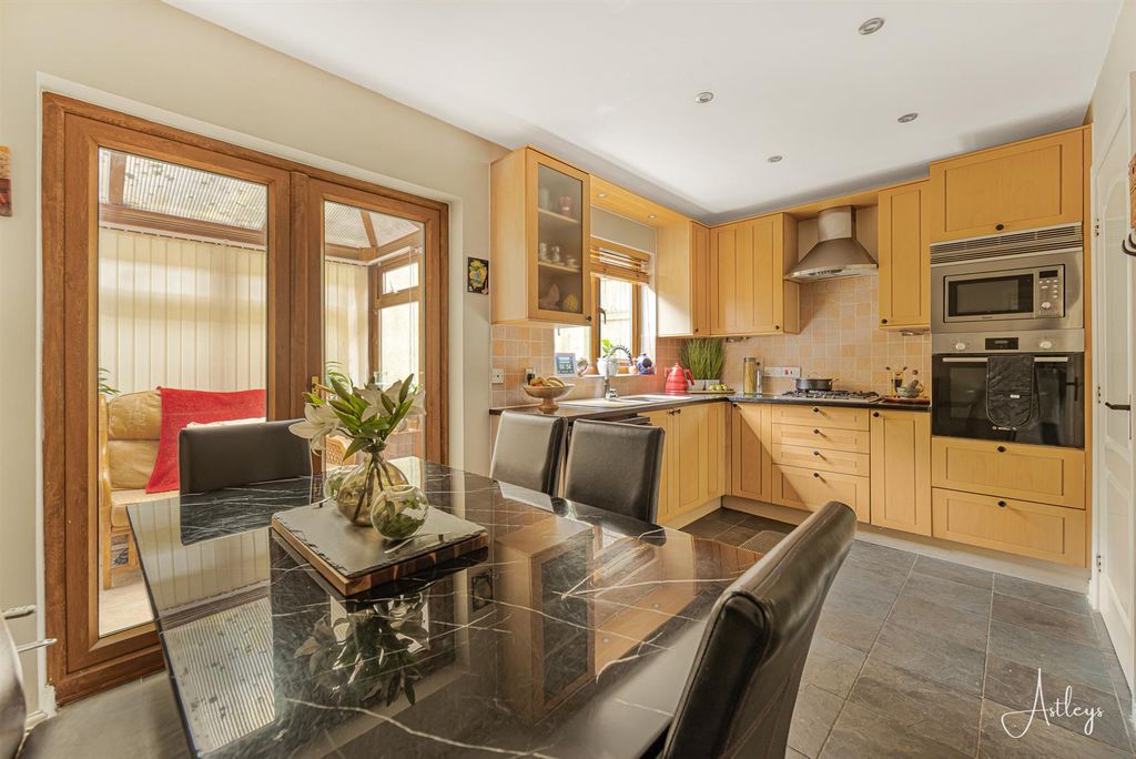 Property photo 2 of 26 Kitchen/Dining Room