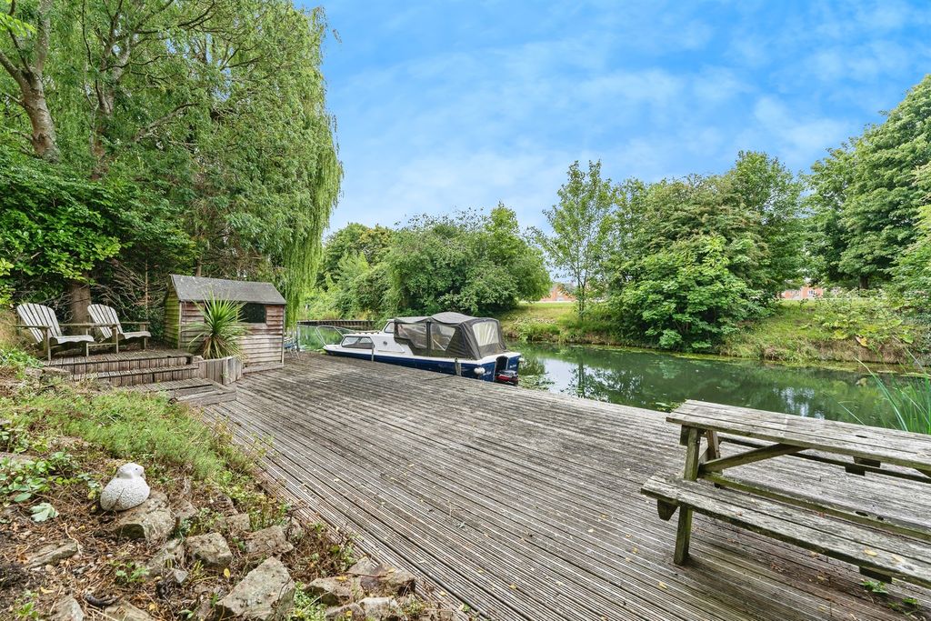 Property photo 2 of 22
