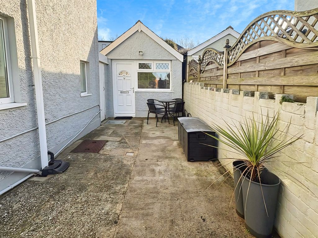 Property photo 2 of 32