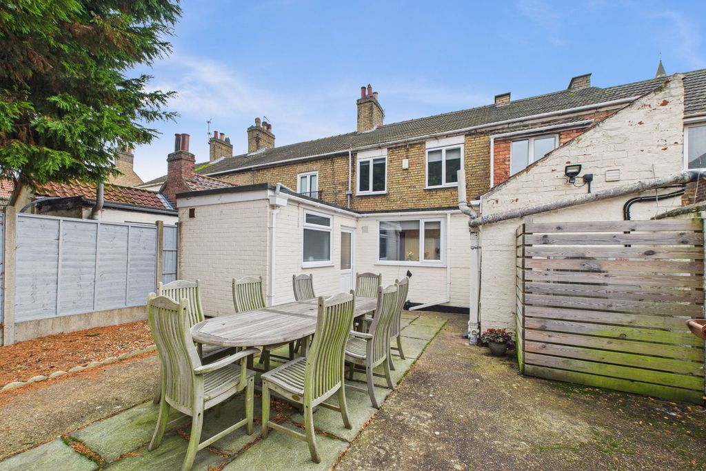 Property photo 2 of 33