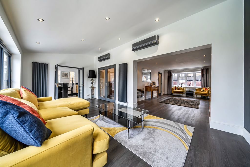 Property photo 2 of 31 Reception